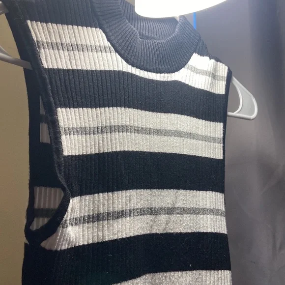 Top - Picture 2 of 2